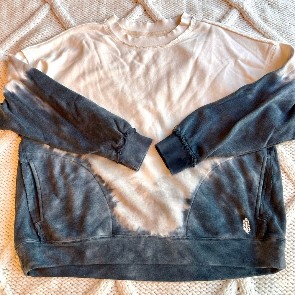 Free People Movement sweatshirt 
Size XS